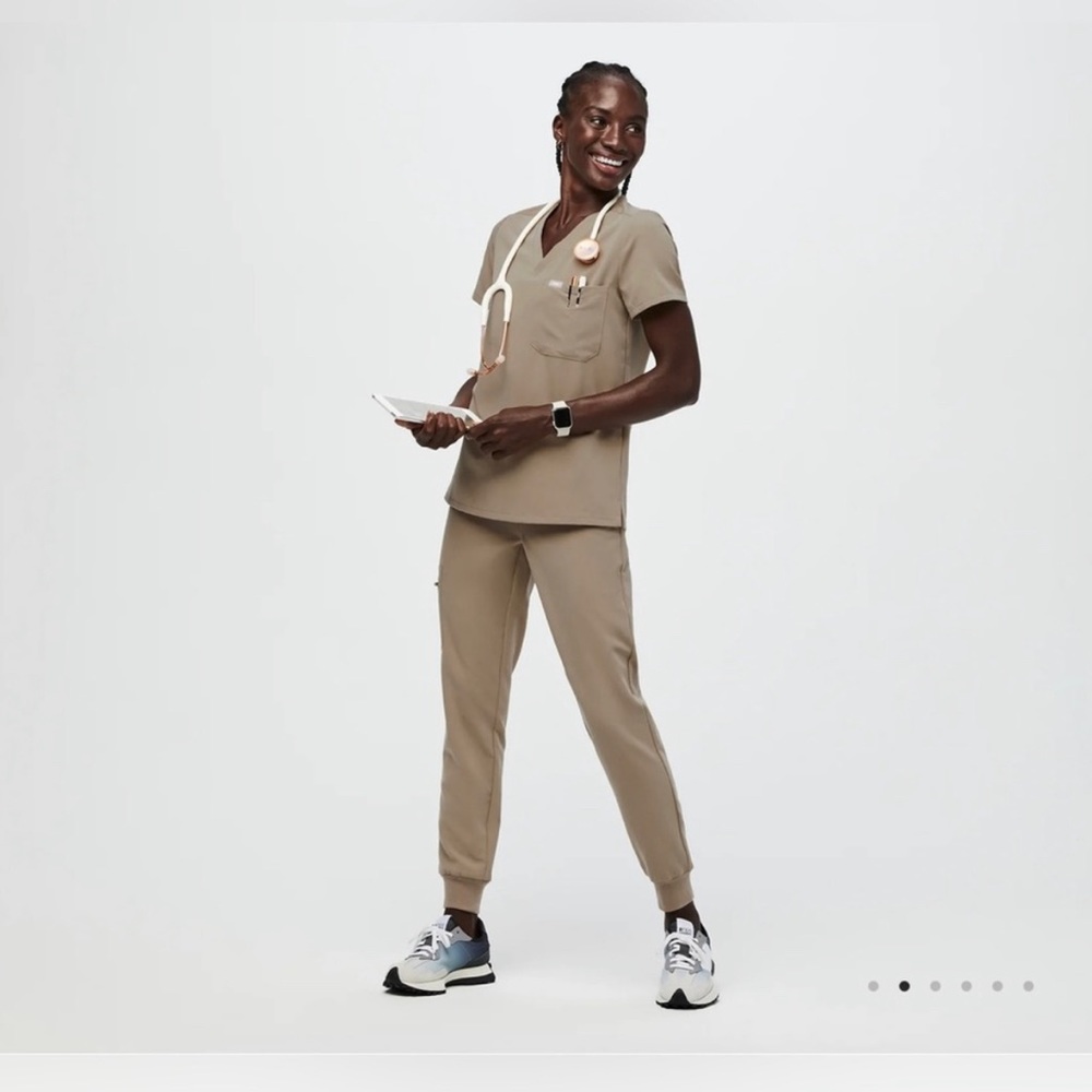 Large Figs Latte Catarina Scrub Top and Large Zamora PETITE JOGGER